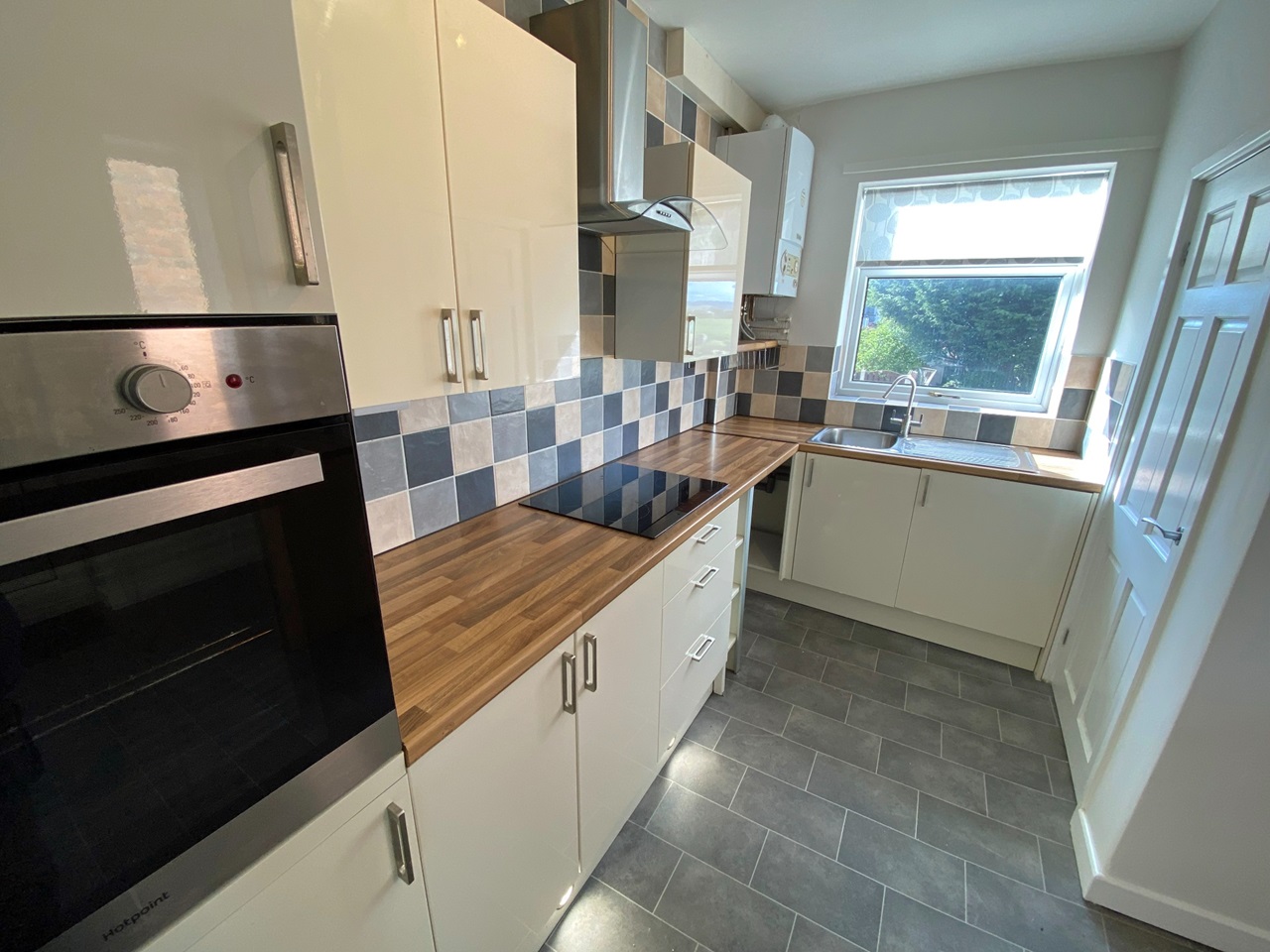 o_1hq0acheec1a1ei2ci21vb61qps2